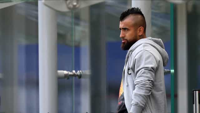 Arturo Vidal divide opiniões no Flamengo e navega entre desconfiança e euforia