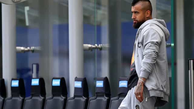 Vidal comemora vitória na estreia pelo Flamengo e garante estar ‘100%’