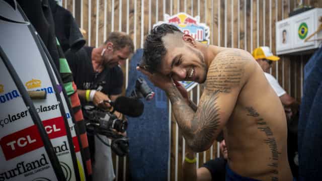 Gabriel Medina diz que procura alguém para pagar o jantar