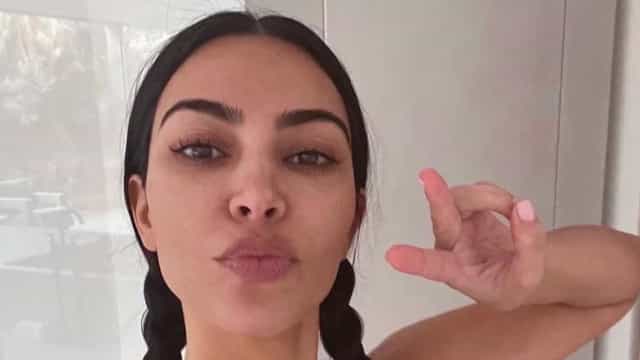 Kim Kardashian é criticada após publicar frase motivacional sobre ‘não ter tudo’