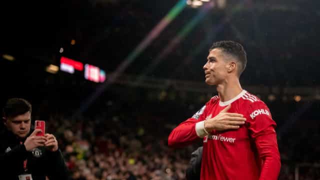 Cristiano Ronaldo pediu ao United para sair, afirma jornal