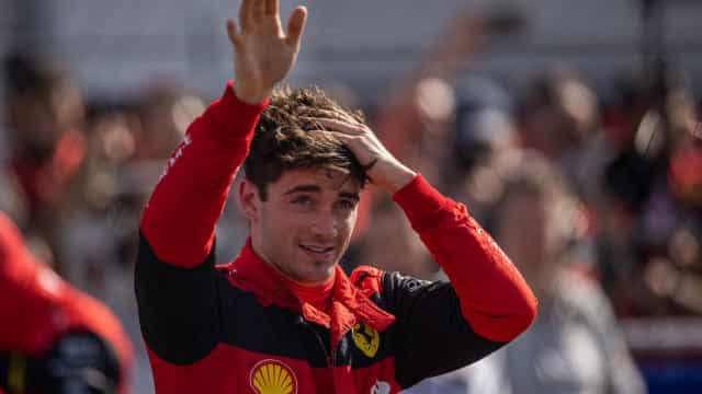 Leclerc minimiza disputa com Sainz e promete jogar pressão em Verstappen