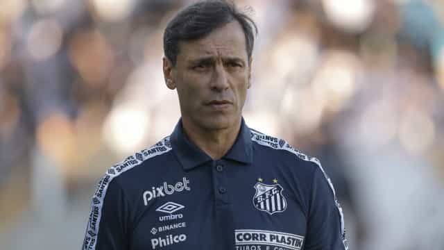 Santos anuncia a saída do técnico Fabián Bustos