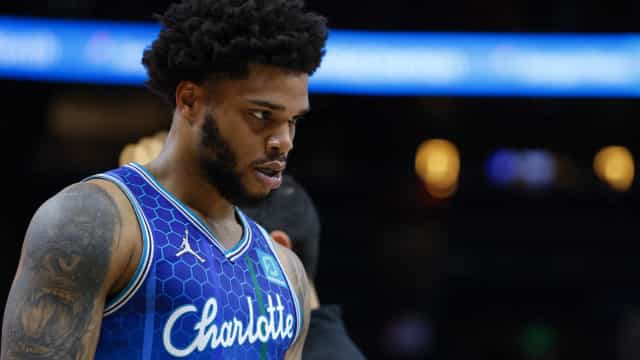 Miles Bridges, astro da equipe de Michael Jordan, é preso por violência doméstica