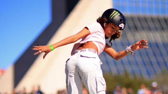 Rayssa Leal brilha em semifinal e vai à decisão do skate em Roma com Pâmela Rosa