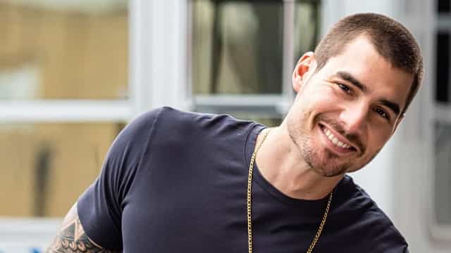 Astro de filme com Adam Sandler é dispensado na NBA