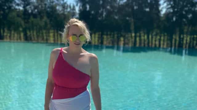 Após perda de peso, Rebel Wilson confessa que engordou durante férias