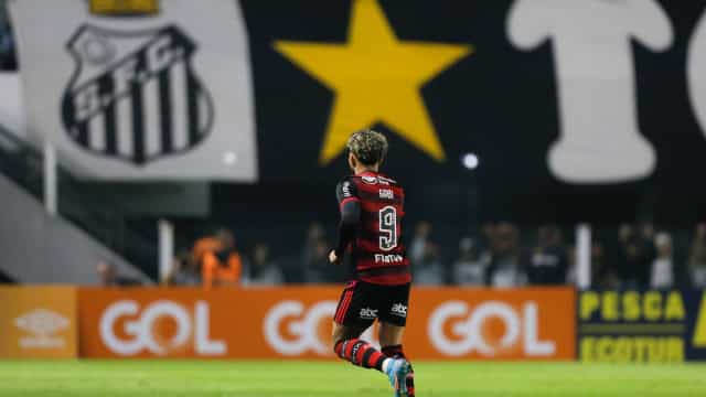 Gabriel decide e Flamengo derrota Santos na Vila Belmiro