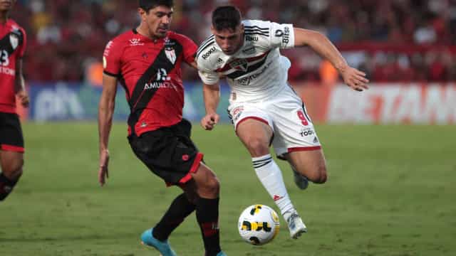 Luciano marca duas vezes e dá 1ª vitória ao São Paulo fora de casa no Brasileirão