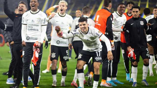 Corinthians supera Boca nos pênaltis e segue vivo na Libertadores