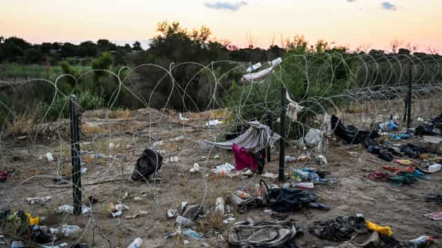 Adolescentes tentam contrabandear 16 migrantes em caminhão no Texas
