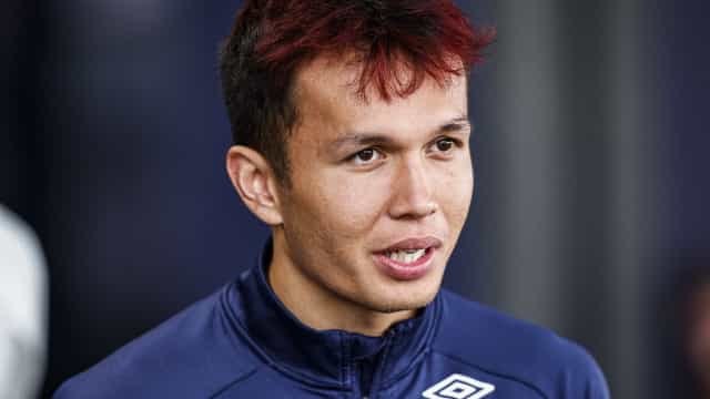 Albon diz que acidente em Silverstone foi um susto e vai disputar GP da Áustria