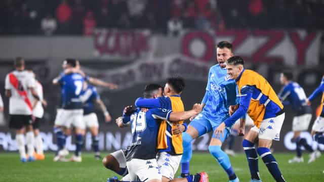 Vélez elimina River Plate na Libertadores após polêmica com VAR brasileiro