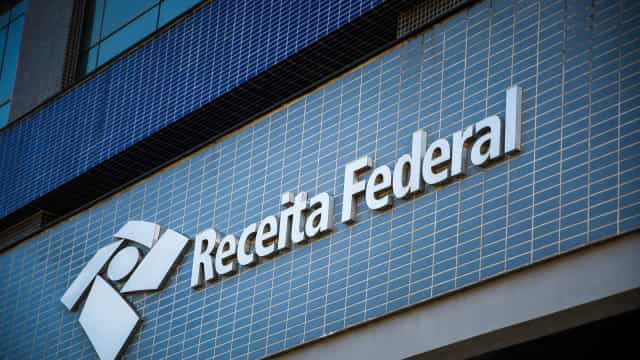 Sem conseguir bônus, auditores da Receita pedem saída de secretário