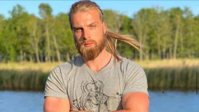 ‘Homem mais bonito do mundo’, segundo Anitta pede desculpa a cantora