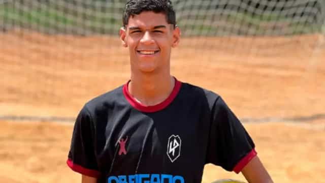 Luva de Pedreiro comemora 1ª viagem internacional com os pais