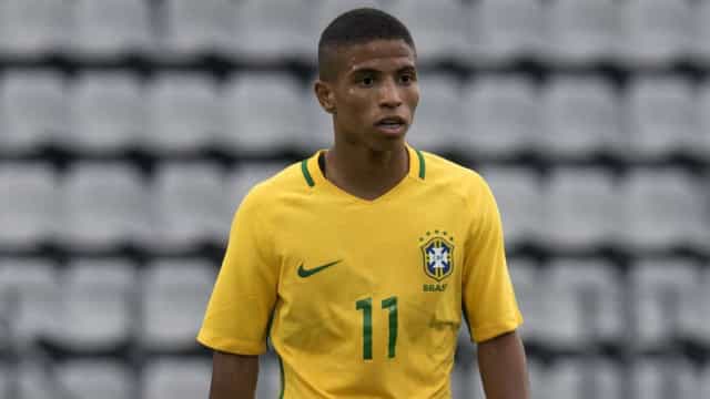 Cruzeiro confirma contratação do lateral Marquinhos Cipriano