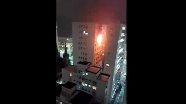 Corpo carbonizado é encontrado em apartamento em chamas em SP