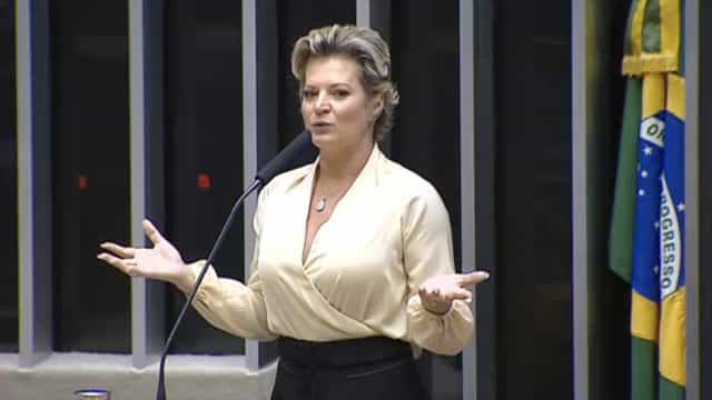 Apenas 17 deputados votam contra projeto de PEC dos benefícios