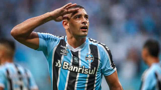Na estreia de reforços, Grêmio vence a Ponte e vira vice-líder da Série B