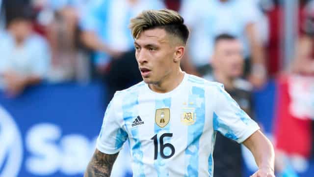 Manchester United anuncia contratação do zagueiro Lisandro Martínez