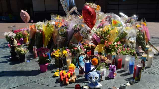 Atirador mata 3 em praça de alimentação de shopping nos EUA e é morto