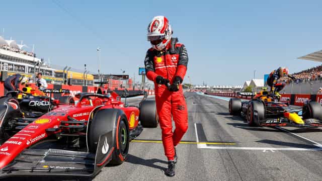 Leclerc faz melhor tempo, põe Verstappen em segundo e Ferrari faz pole na França