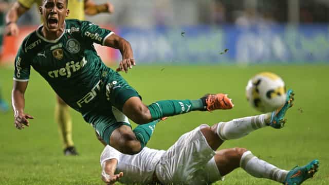 Vanderlan recebe elogios no Palmeiras após atuação destacada contra o Inter