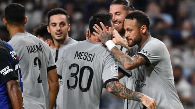 Neymar mostra entrosamento com Messi, faz dois e dá assistência em goleada do PSG