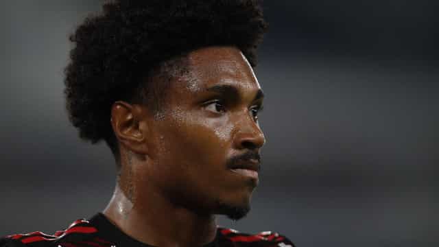 Vitinho em xeque no Flamengo e detalhes de alvo do Palmeiras agitam o mercado do futebol