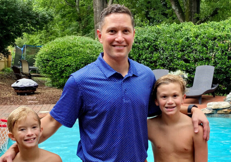 Filhos salvam pai de afogamento com técnica que aprenderam em filme