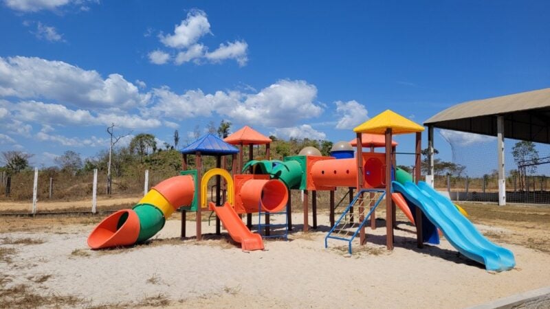 Prefeitura de Guarantã do Norte investe em obras de cobertura dos parquinhos das Escolas Municipais do Campo