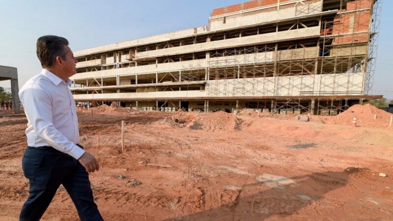 Mauro vistoria andamento das obras do Hospital Central em Cuiabá; 65% do projeto executados
