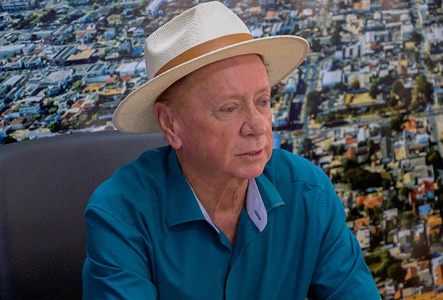 Prefeito lança na 2ª asfaltamento de 8,4 km de duas estradas em Sinop