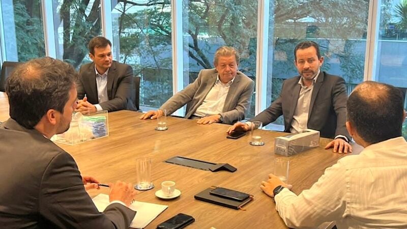 Prefeito conhece em SP cronograma de obras da ferrovia estadual a Nova Mutum até 2027