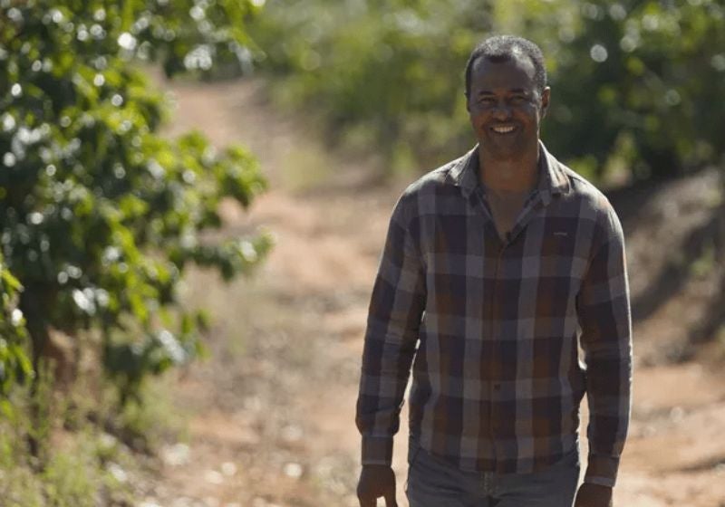 Agricultor compra fazenda onde trabalhou na infância e muda vida da família