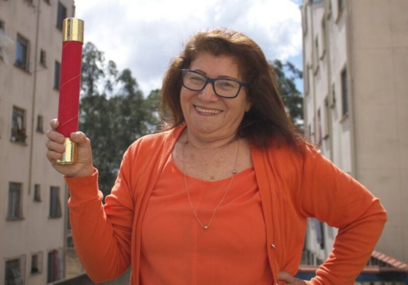 Aposentada que largou a escola aos 10 anos, se forma aos 72 e vai fazer faculdade