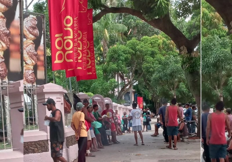 Fome: churrascaria doa comida excedente e ajuda quase 100 pessoas por dia
