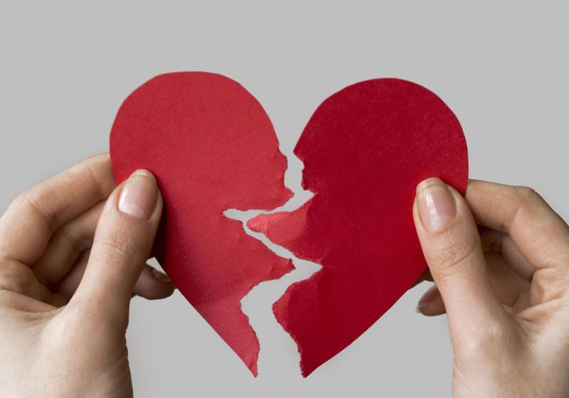 8 passos para esquecer o ex. Especialista ensina o que fazer na hora da dor