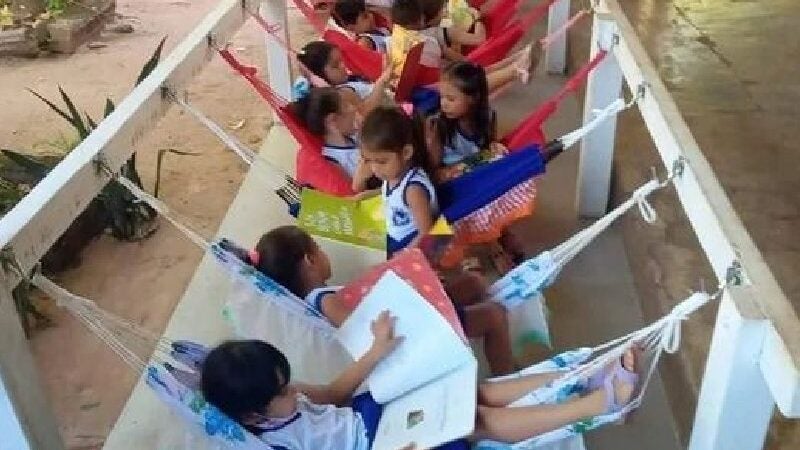 Escola cria ambiente com redes para incentivar leitura logo cedo nas crianças