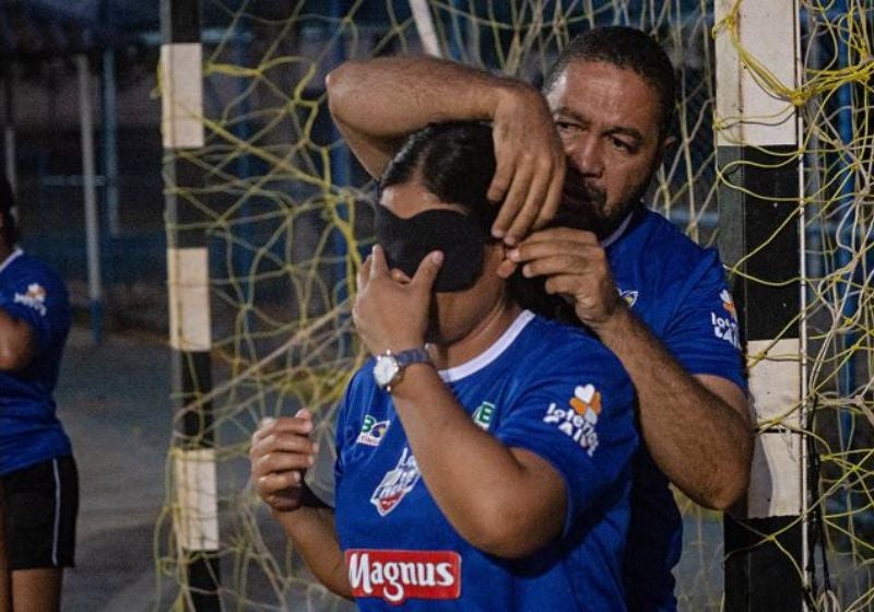 Primeiro time feminino de cegos faz história no futebol do Centro-Oeste