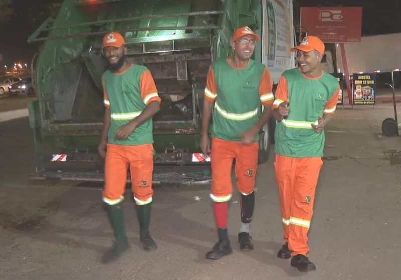 Garis alegres dançam funk na rua e alegria viraliza. “Dança para esquecer”