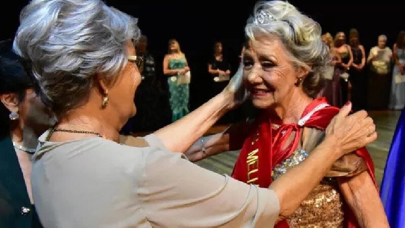 Idosa ex-modelo que fugia da casa de repouso vence Miss Melhor Idade
