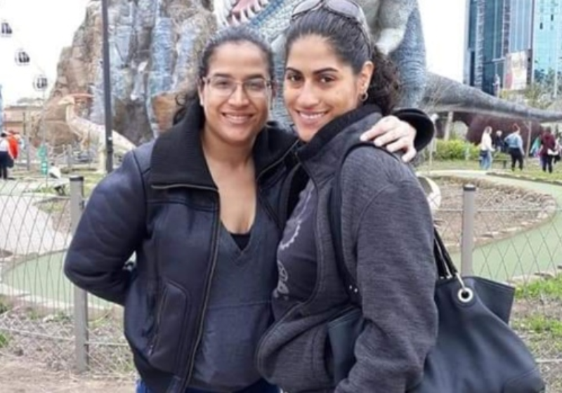 Irmãs separadas ainda bebês se reencontram após 35 anos