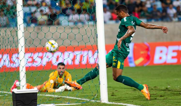 O Cuiabá deixou o Z-4, aparecendo em 15.º lugar, com 23 pontos. De outro lado, o time gaúcho segue segurando a lanterna com apenas 16 pontos