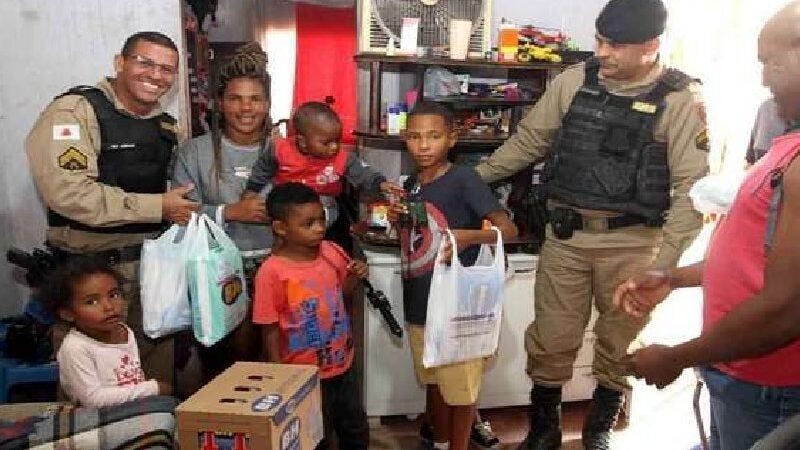 Menino que contou à polícia que estava com fome recebe doações de todo Brasil