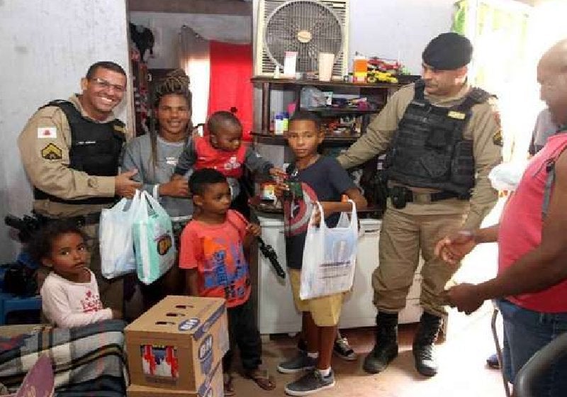 Menino que contou à polícia que estava com fome recebe doações de todo Brasil