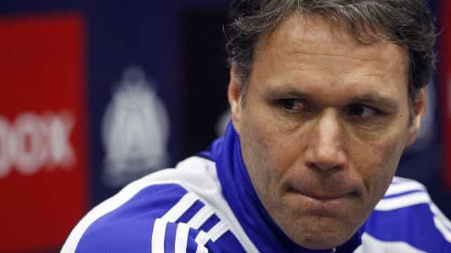 Van Basten critica estilo de Antony: ‘Não vale 100 milhões. Perde muito a bola’