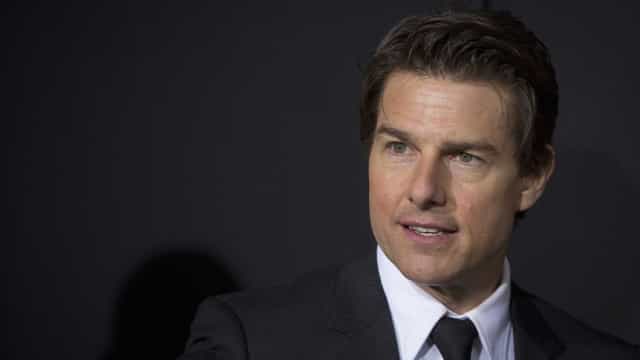 Tom Cruise pede desculpas por assustar cachorro ao aterrizar helicóptero