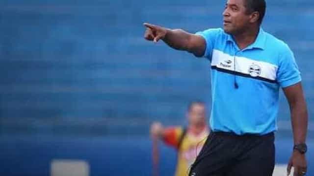 Presidente do Grêmio banca Roger após torcida pedir a volta de Renato Gaúcho